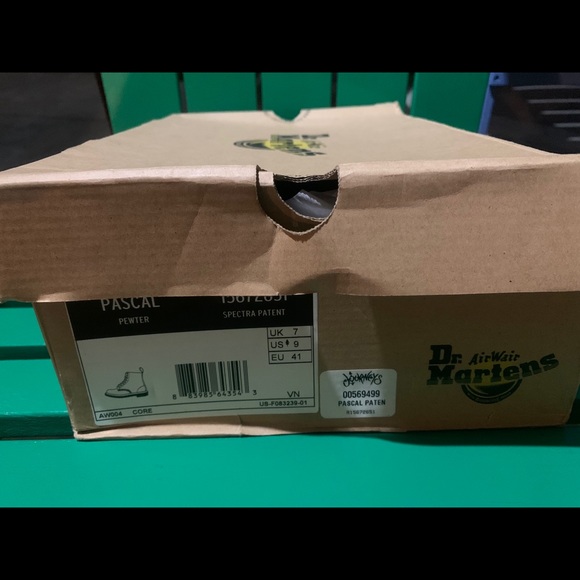 Dr. Martins AirWair in Pascal Pewter - Picture 8 of 11